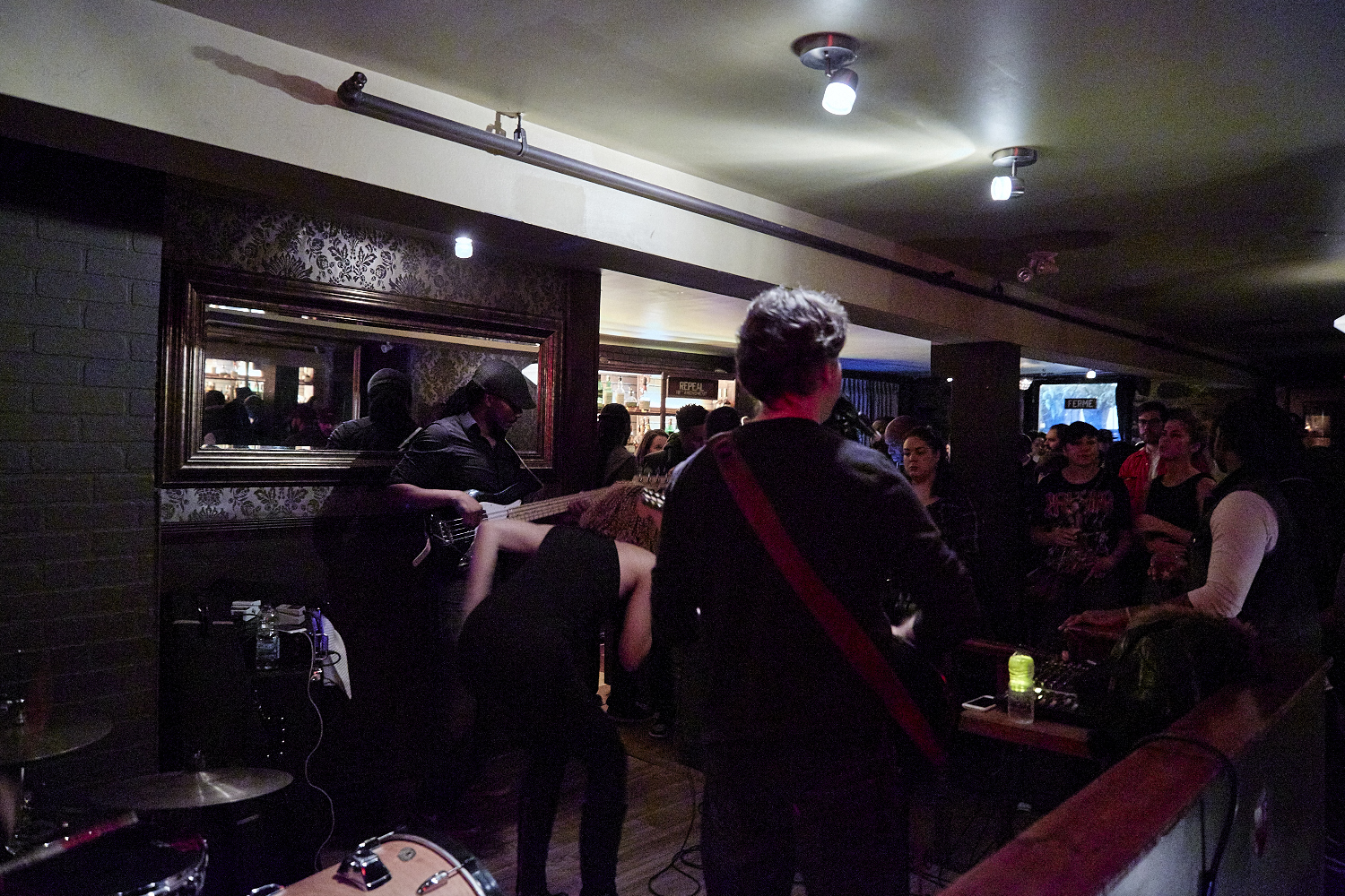 Dernier party très festif pour la fermeture du bar En Cachette