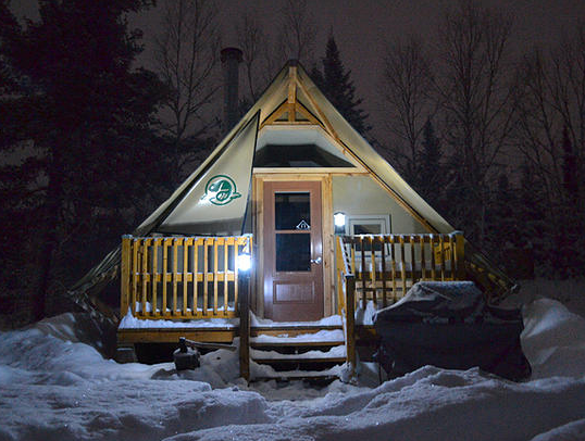 Un « hôtel » sur l'eau verra le jour dans le Vieux-Port cet été (PHOTOS)