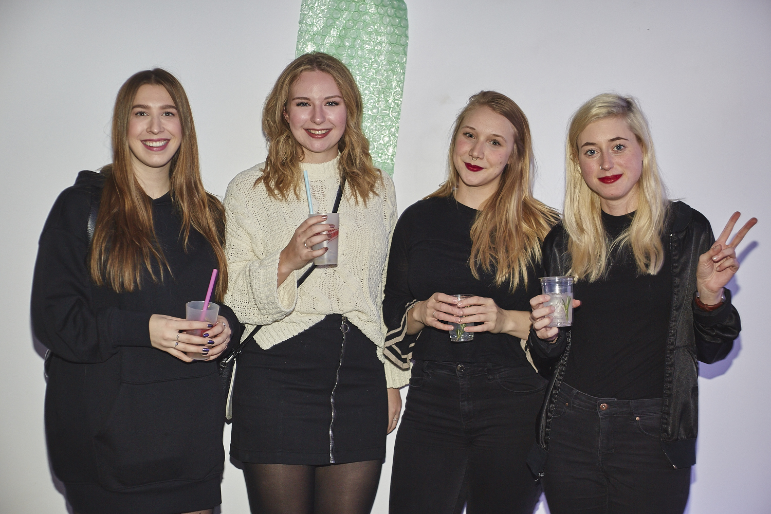 Little Burgundy lance son magazine printemps-été 2017 avec toute une bande de fashionistas