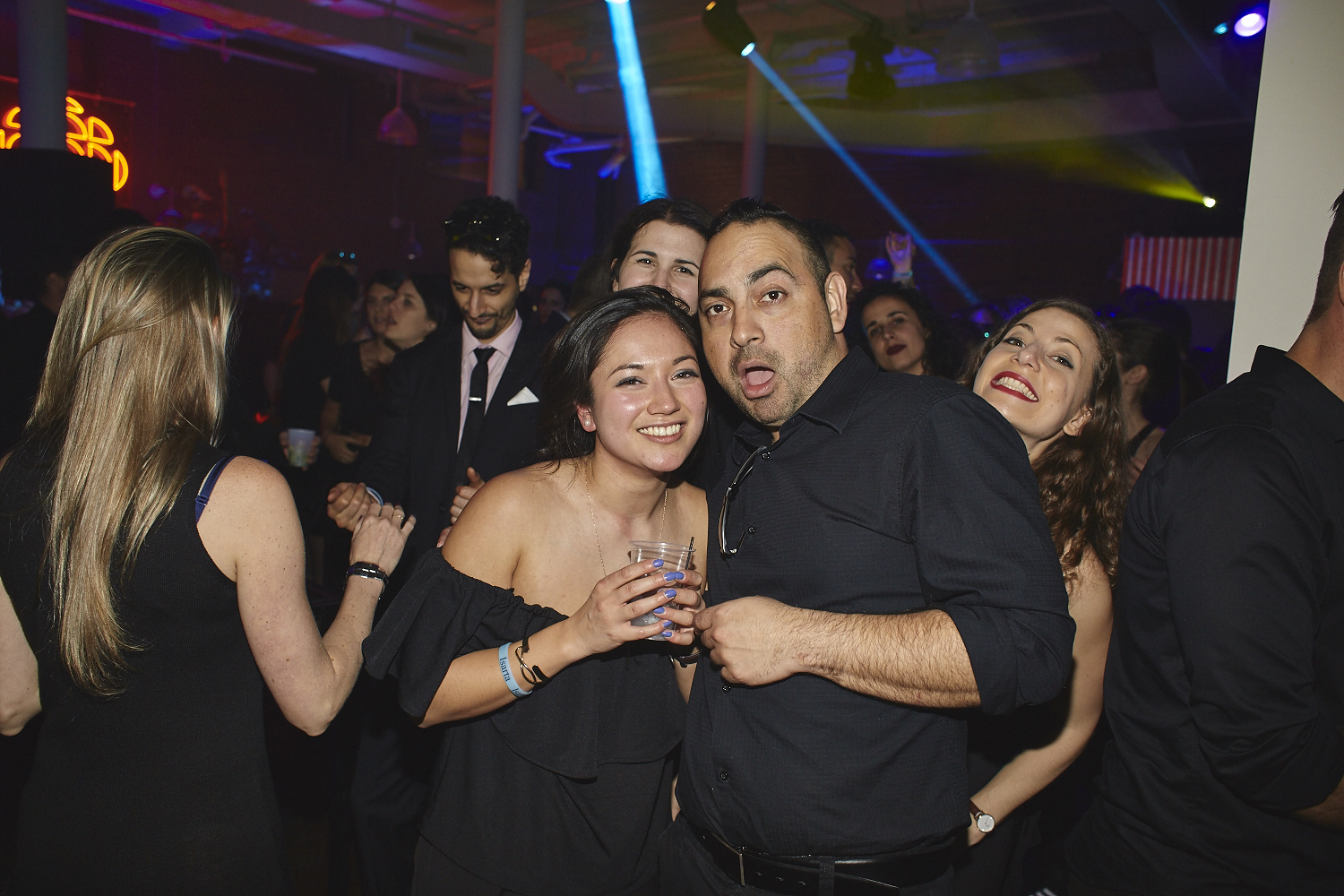 Bal en noir 2017: un party bien mystérieux aux Entrepôts Dominion hier