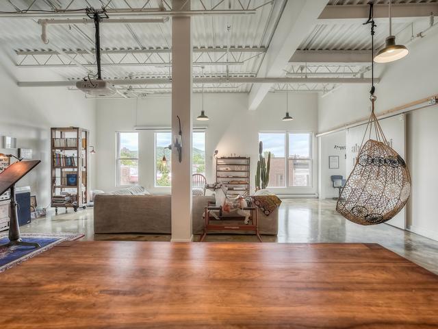 Ce fabuleux condo à vendre dans le Mile-End va te donner envie de vider ton compte en banque