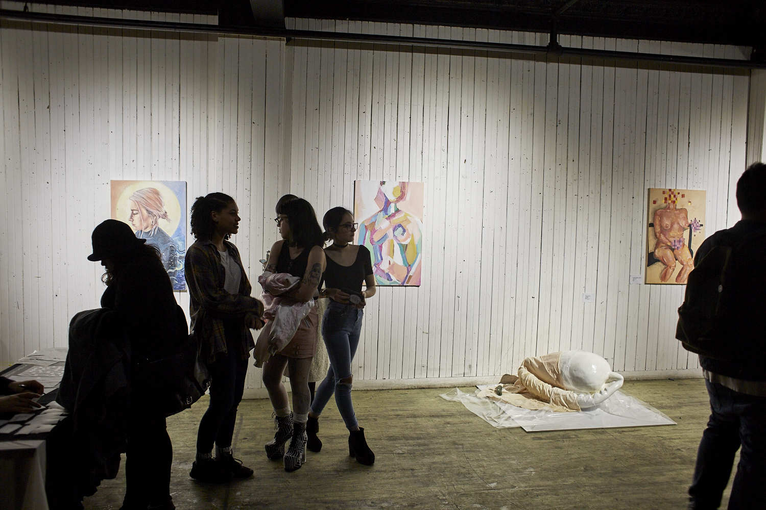 Le sexiness de la femme à l'honneur dans une très nice expo-party au Matahari Loft