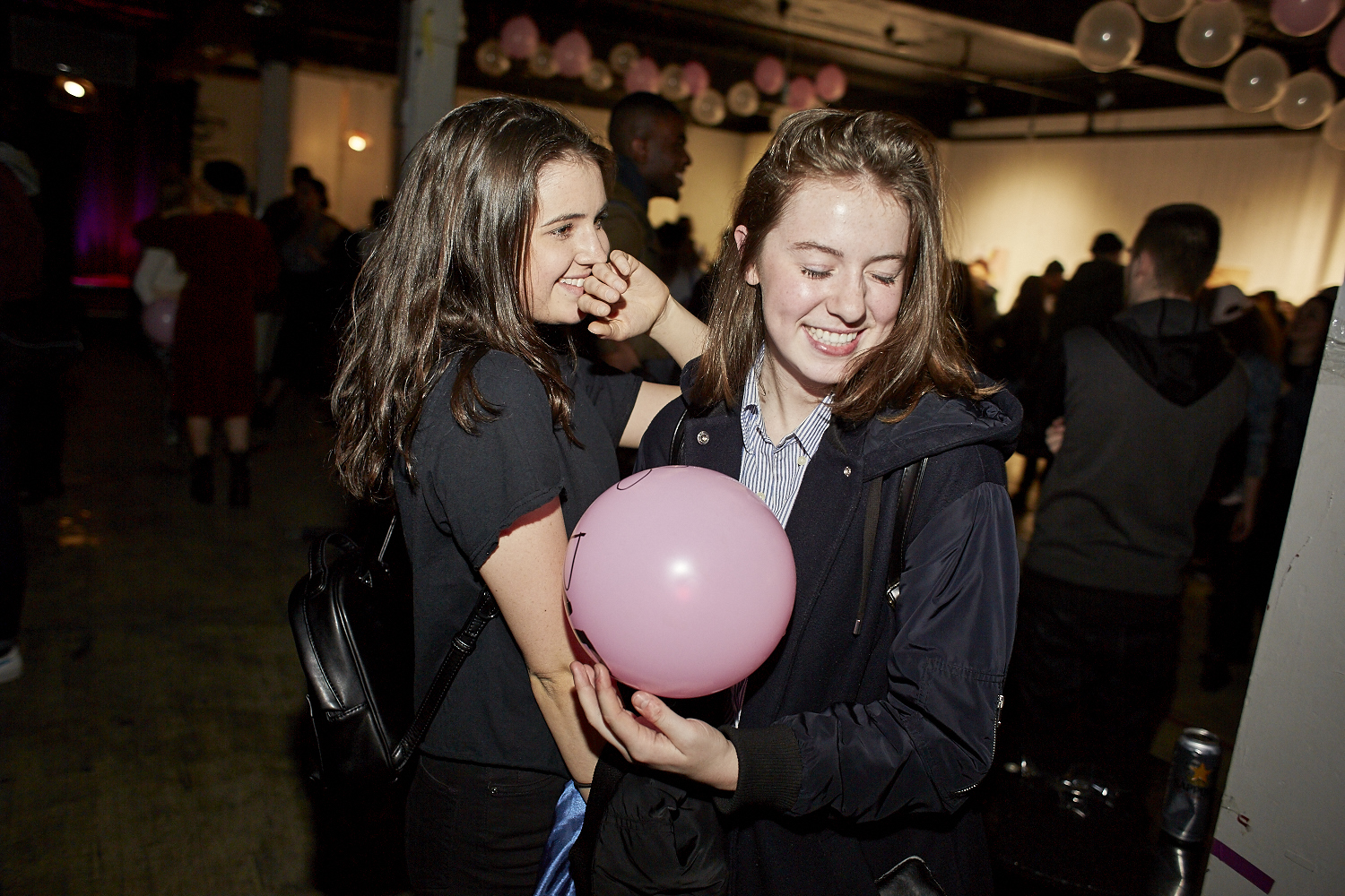 Le sexiness de la femme à l'honneur dans une très nice expo-party au Matahari Loft