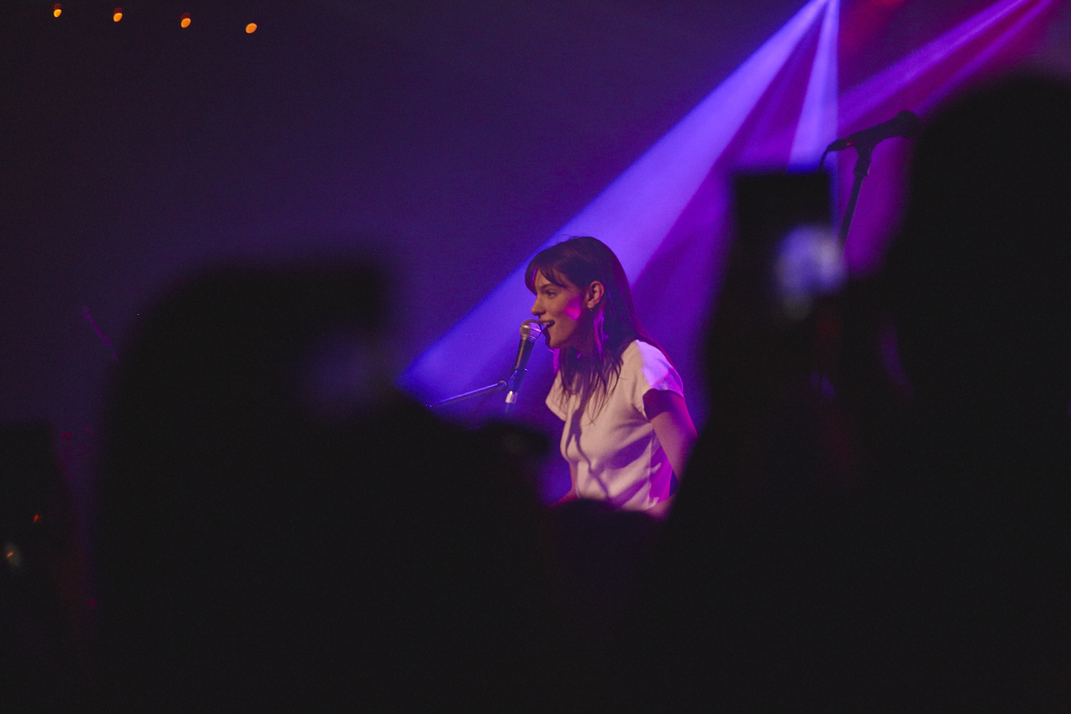 Charlotte Cardin offre un show hyper intime pour Kiehl's au Théâtre Fairmount