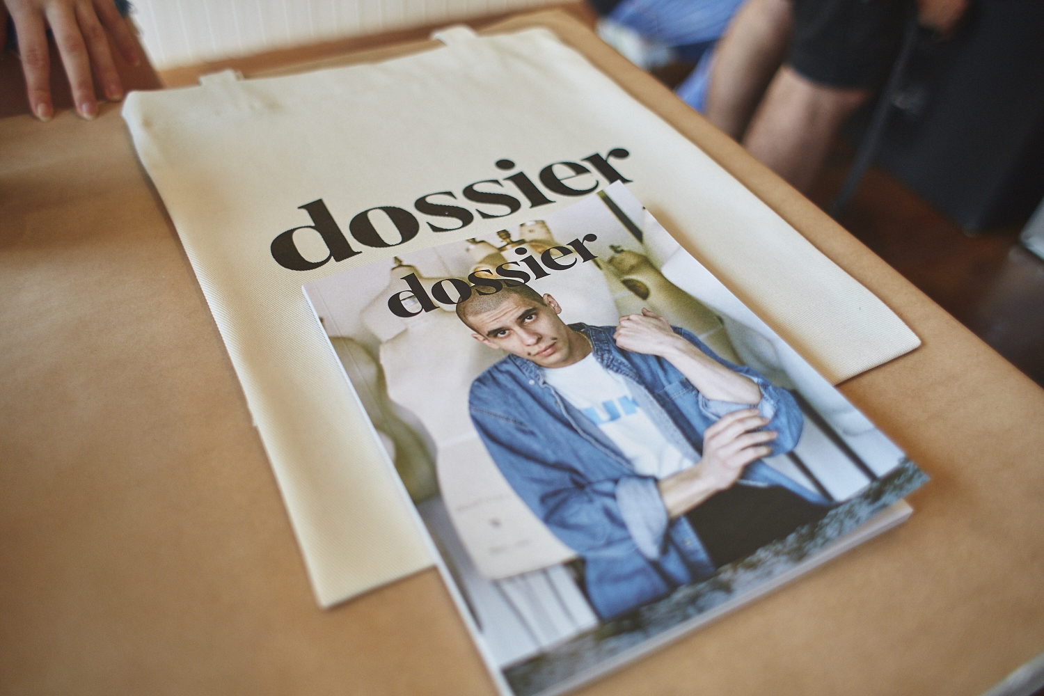 Le magazine Dossier lance son très beau premier numéro chez LOWELL MTL