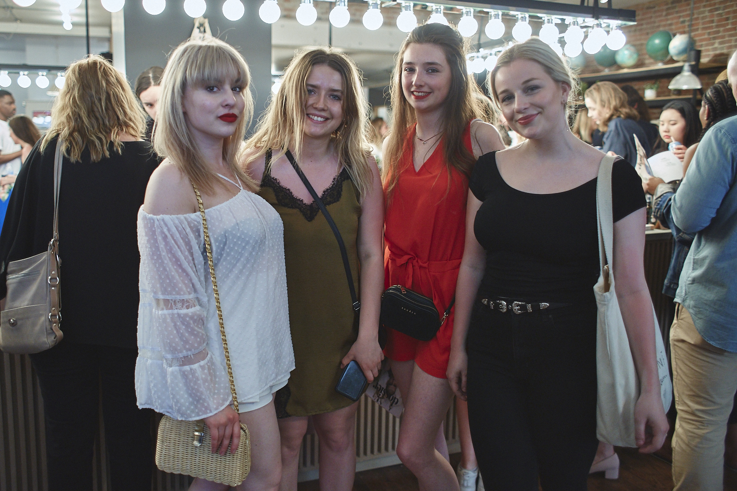 Le magazine Dossier lance son très beau premier numéro chez LOWELL MTL