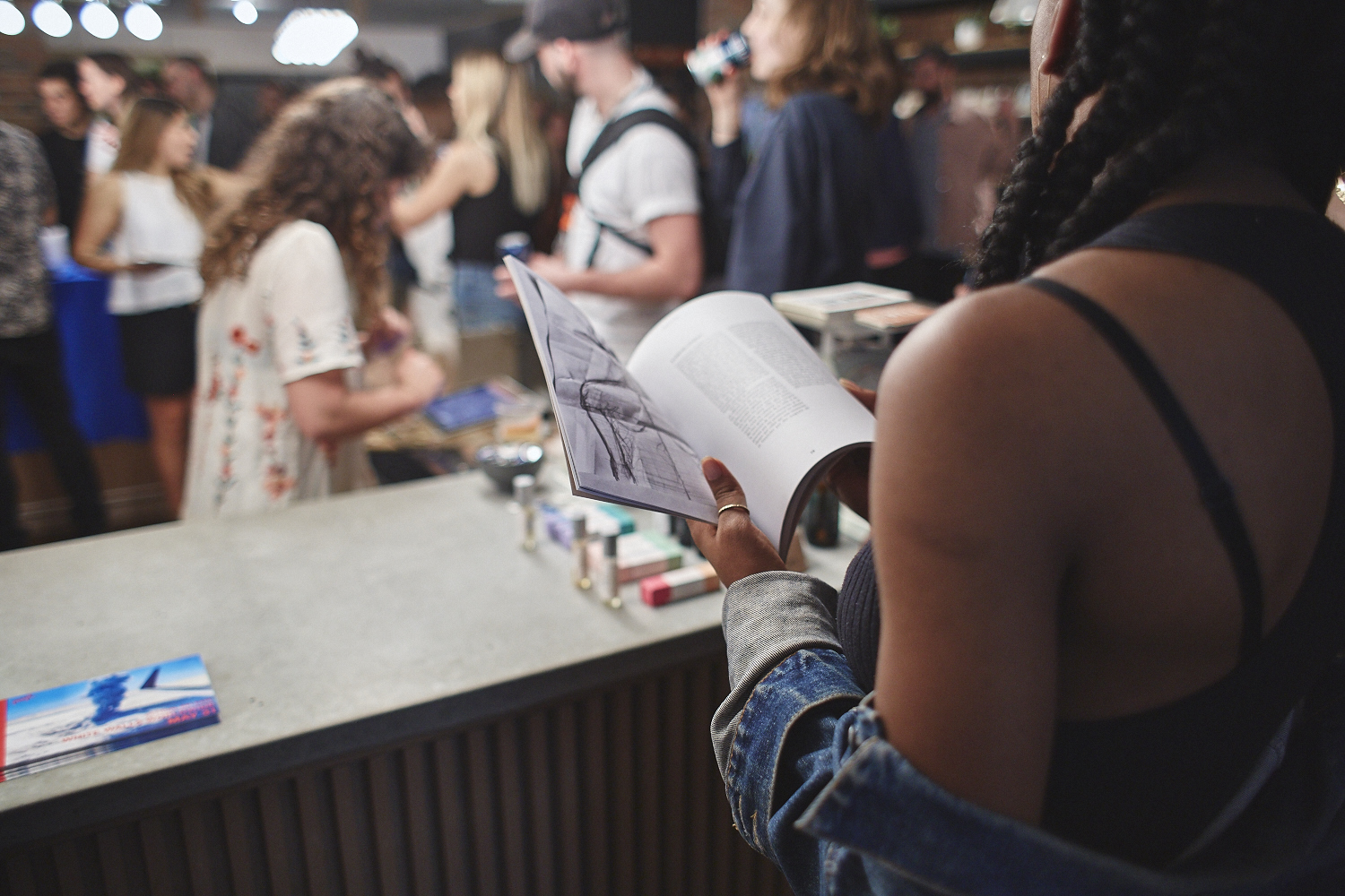 Le magazine Dossier lance son très beau premier numéro chez LOWELL MTL