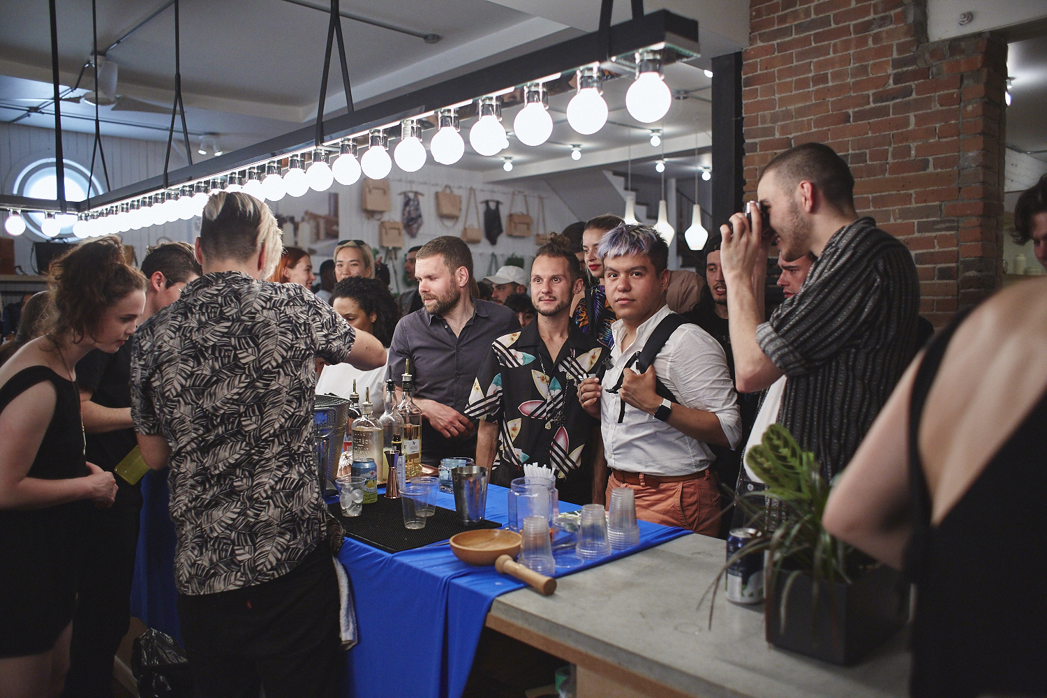 Le magazine Dossier lance son très beau premier numéro chez LOWELL MTL