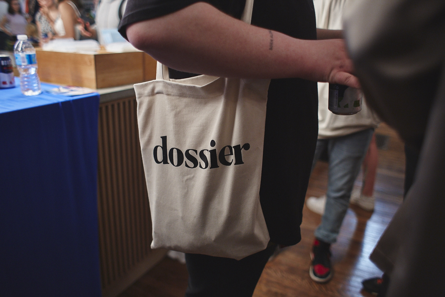 Le magazine Dossier lance son très beau premier numéro chez LOWELL MTL