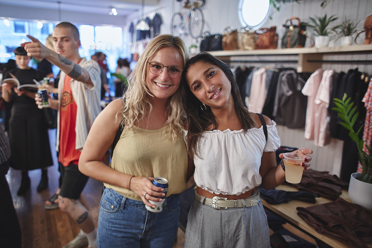 Le magazine Dossier lance son très beau premier numéro chez LOWELL MTL