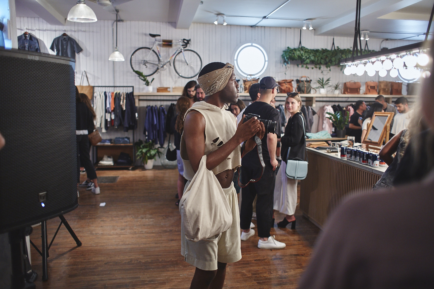 Le magazine Dossier lance son très beau premier numéro chez LOWELL MTL