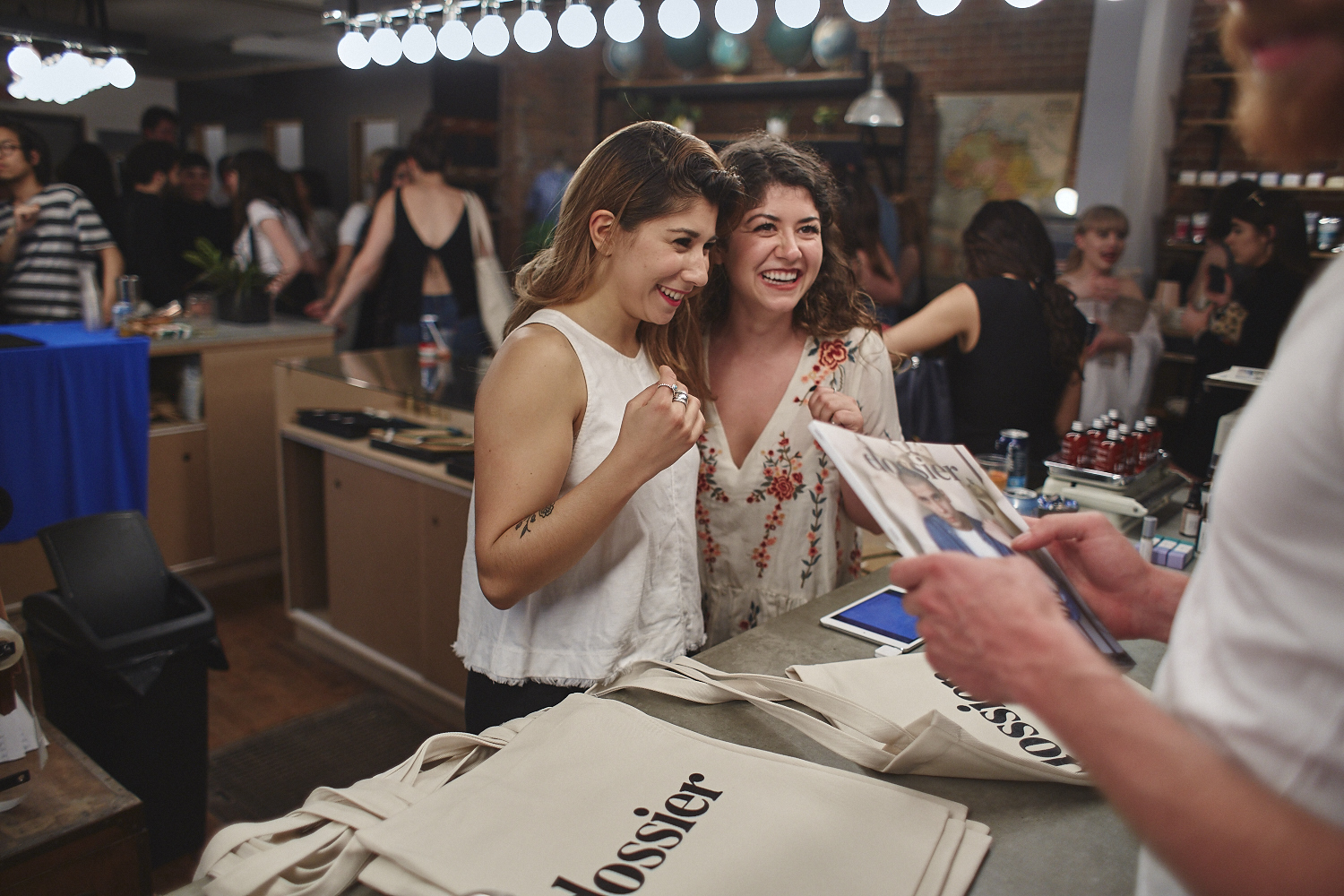 Le magazine Dossier lance son très beau premier numéro chez LOWELL MTL