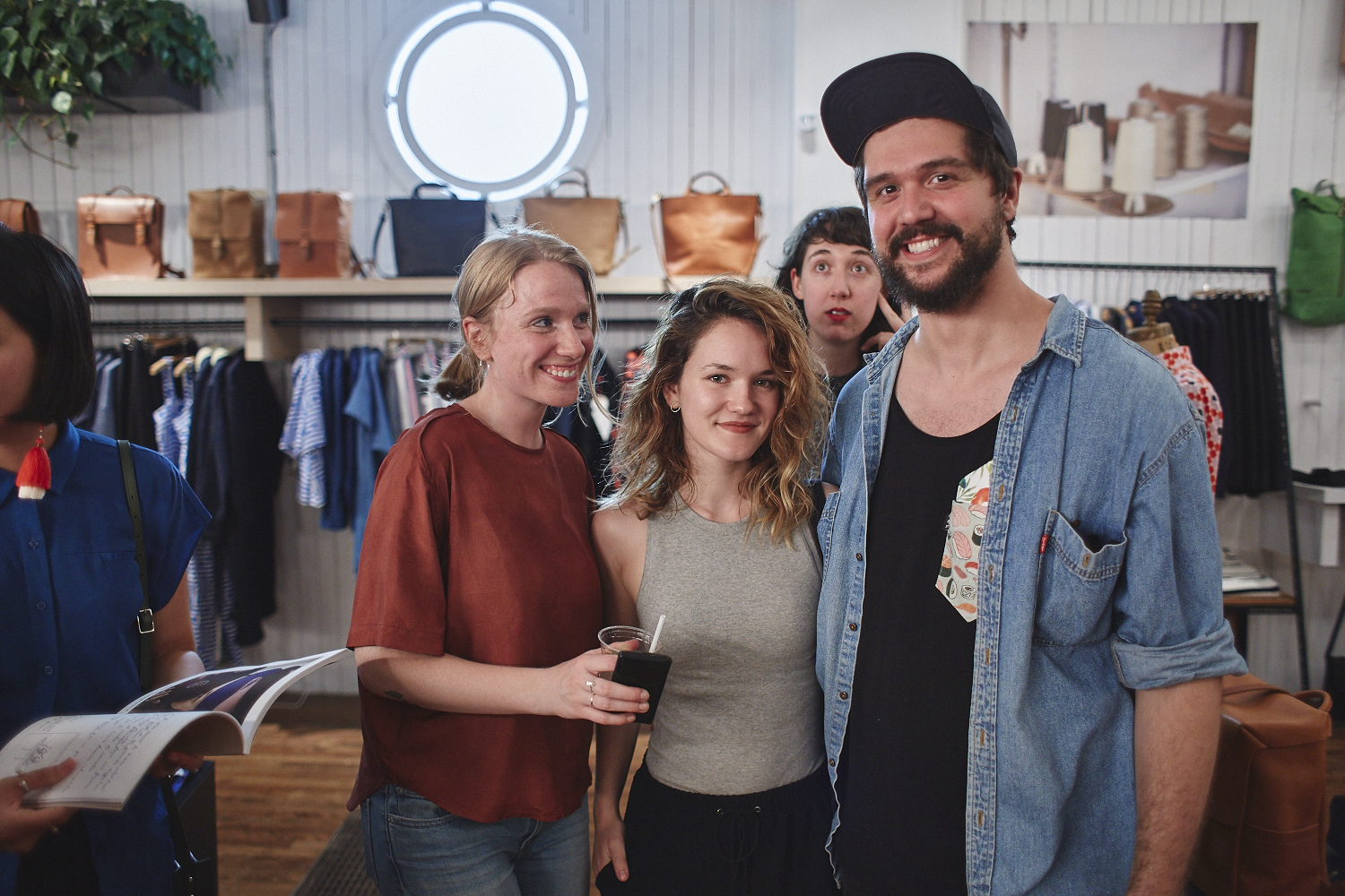 Le magazine Dossier lance son très beau premier numéro chez LOWELL MTL