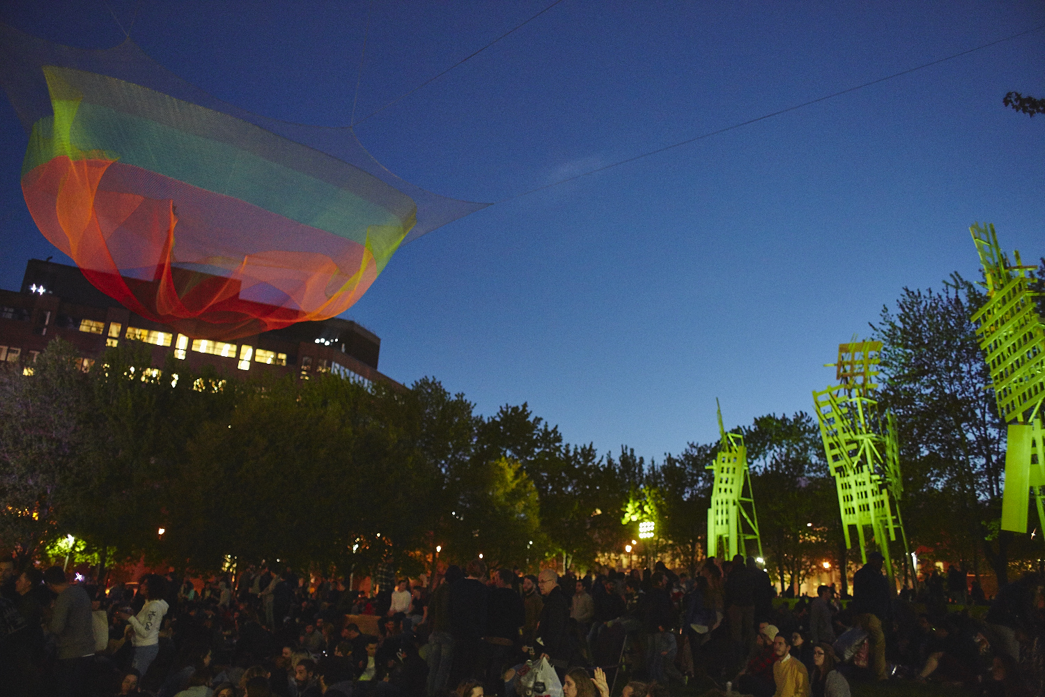Et c'est parti pour un été de feu aux Jardins Gamelin!