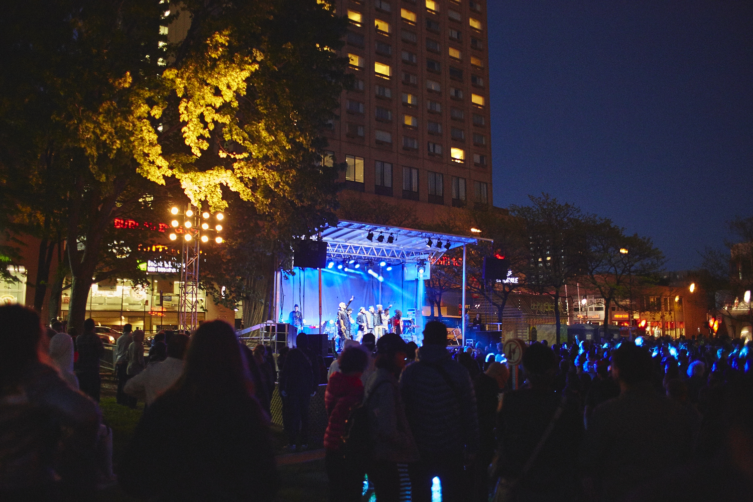 Et c'est parti pour un été de feu aux Jardins Gamelin!