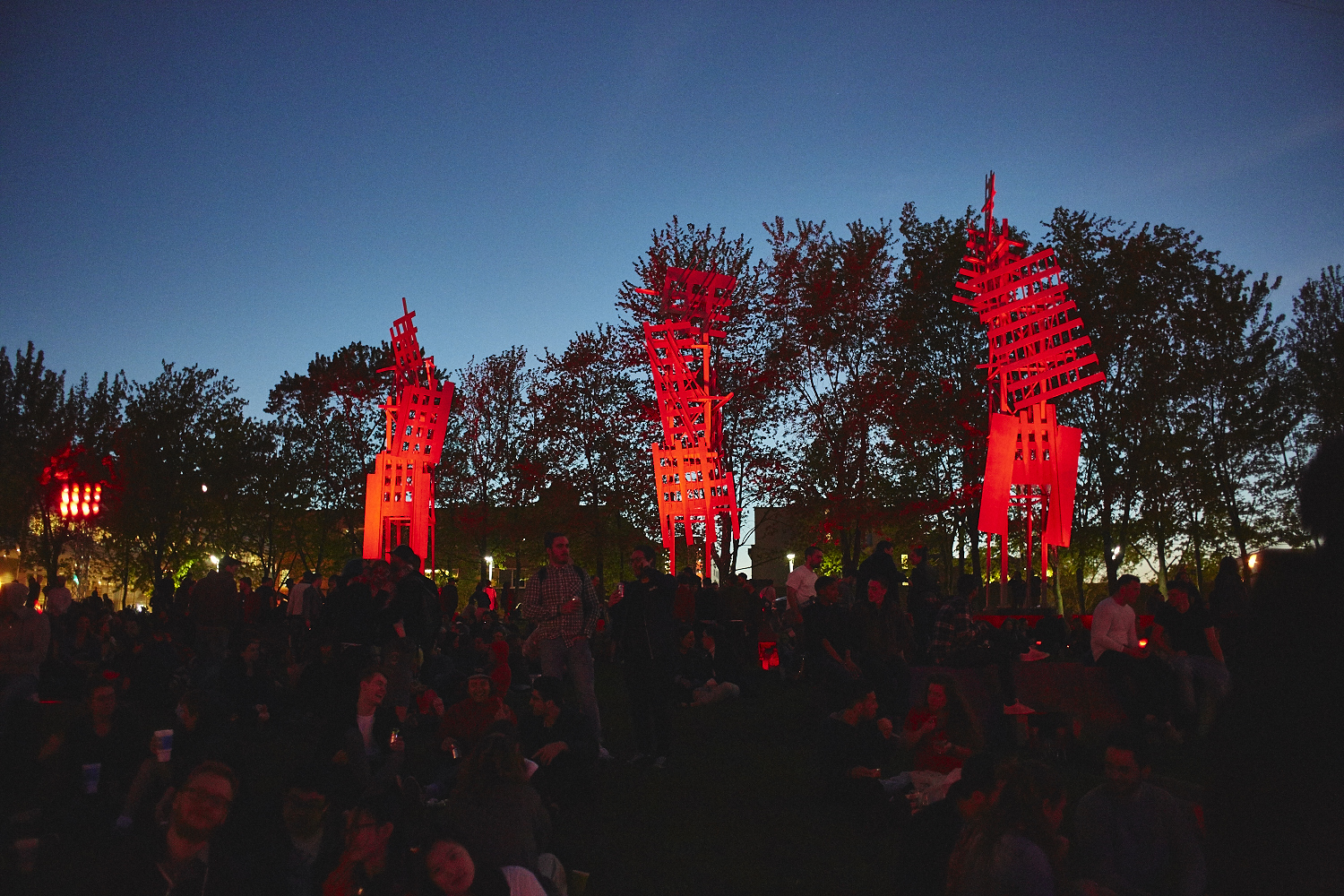 Et c'est parti pour un été de feu aux Jardins Gamelin!