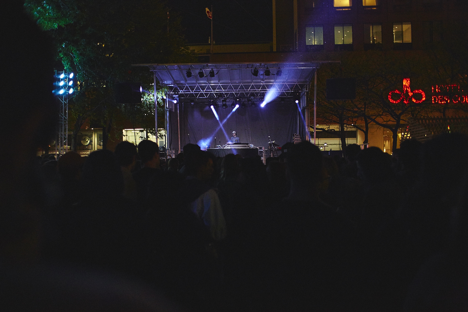 Et c'est parti pour un été de feu aux Jardins Gamelin!