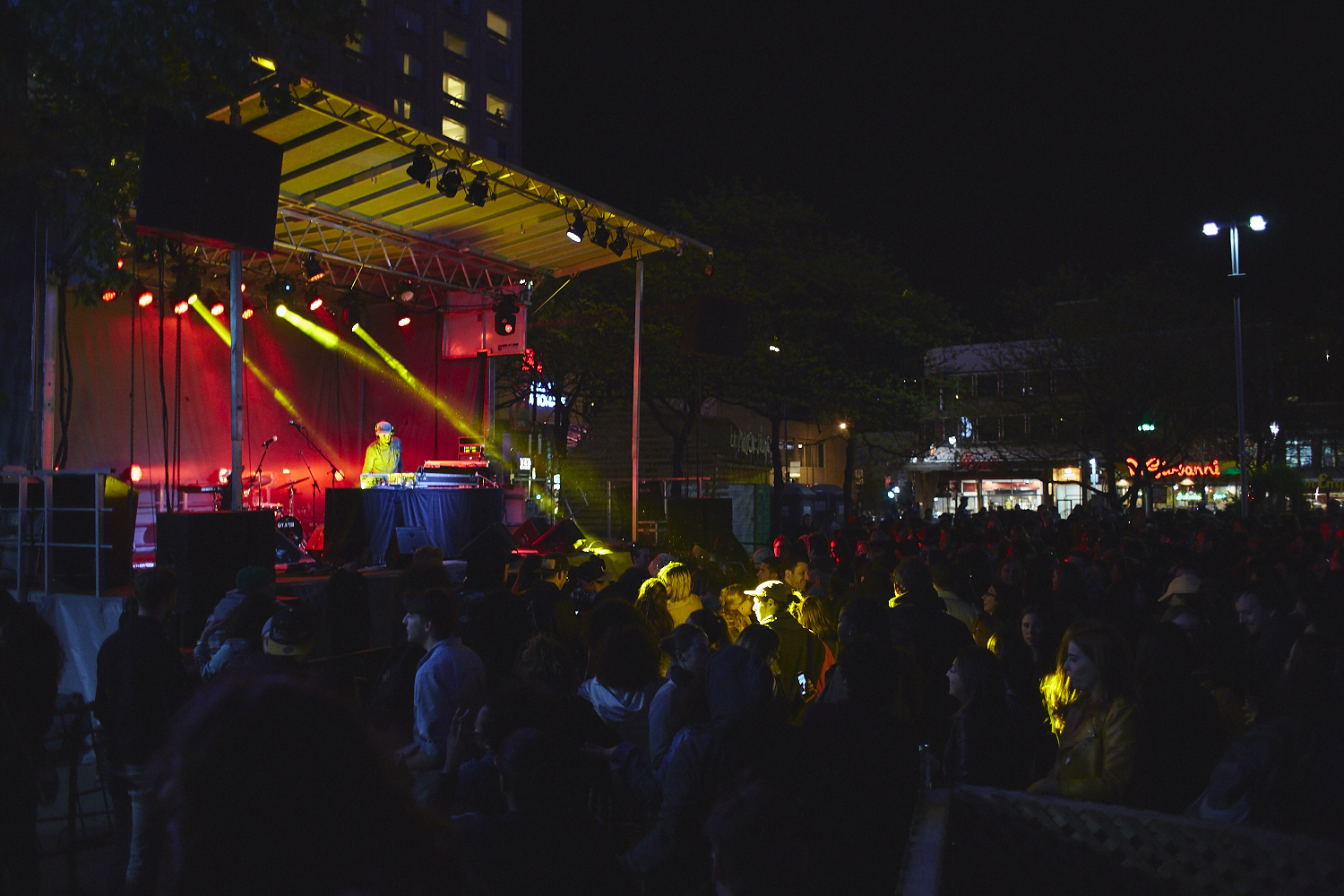 Et c'est parti pour un été de feu aux Jardins Gamelin!