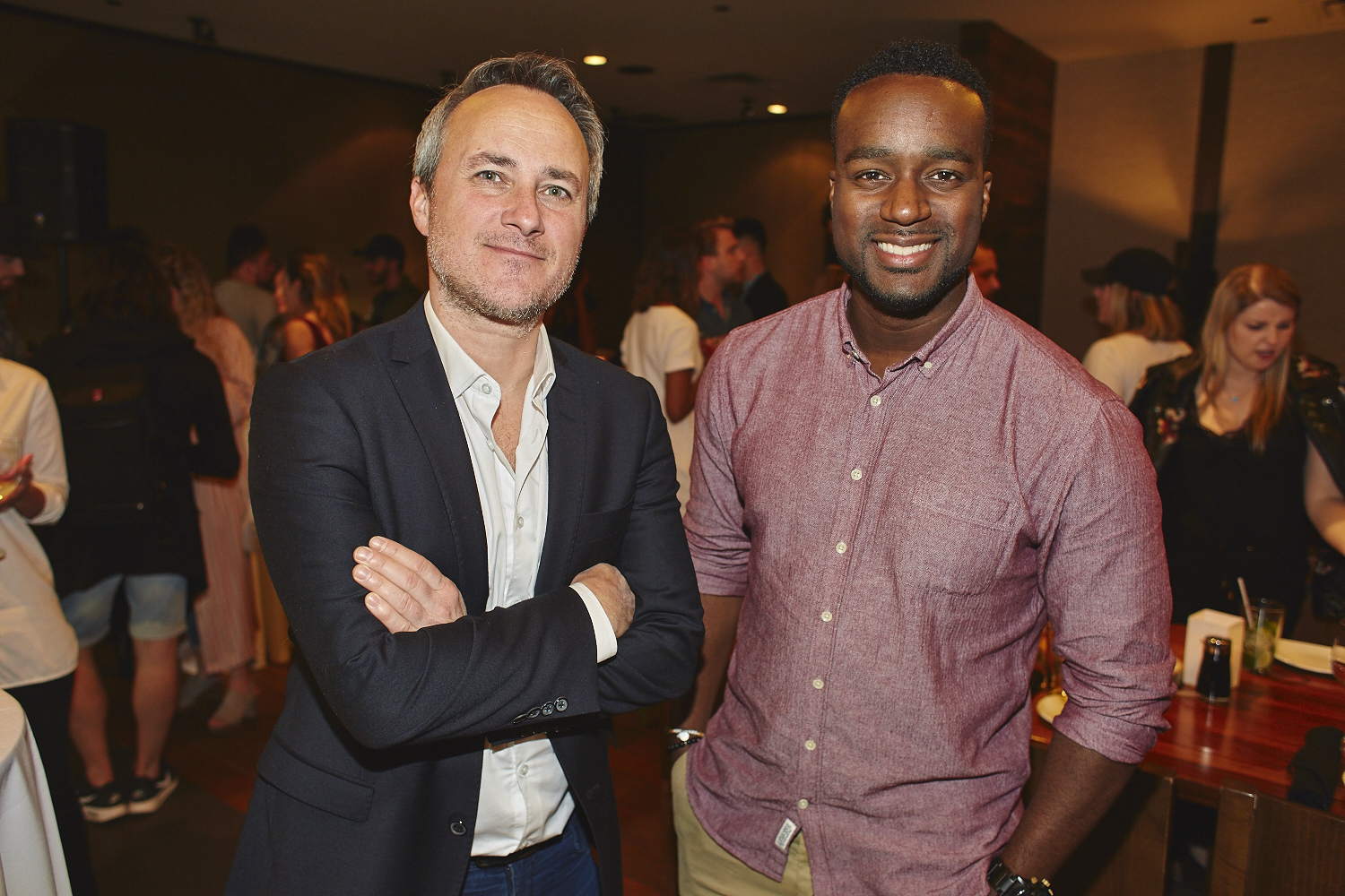 Une belle gang d'influenceurs rassemblée pour une tournée de sake bomb au PF Chang's