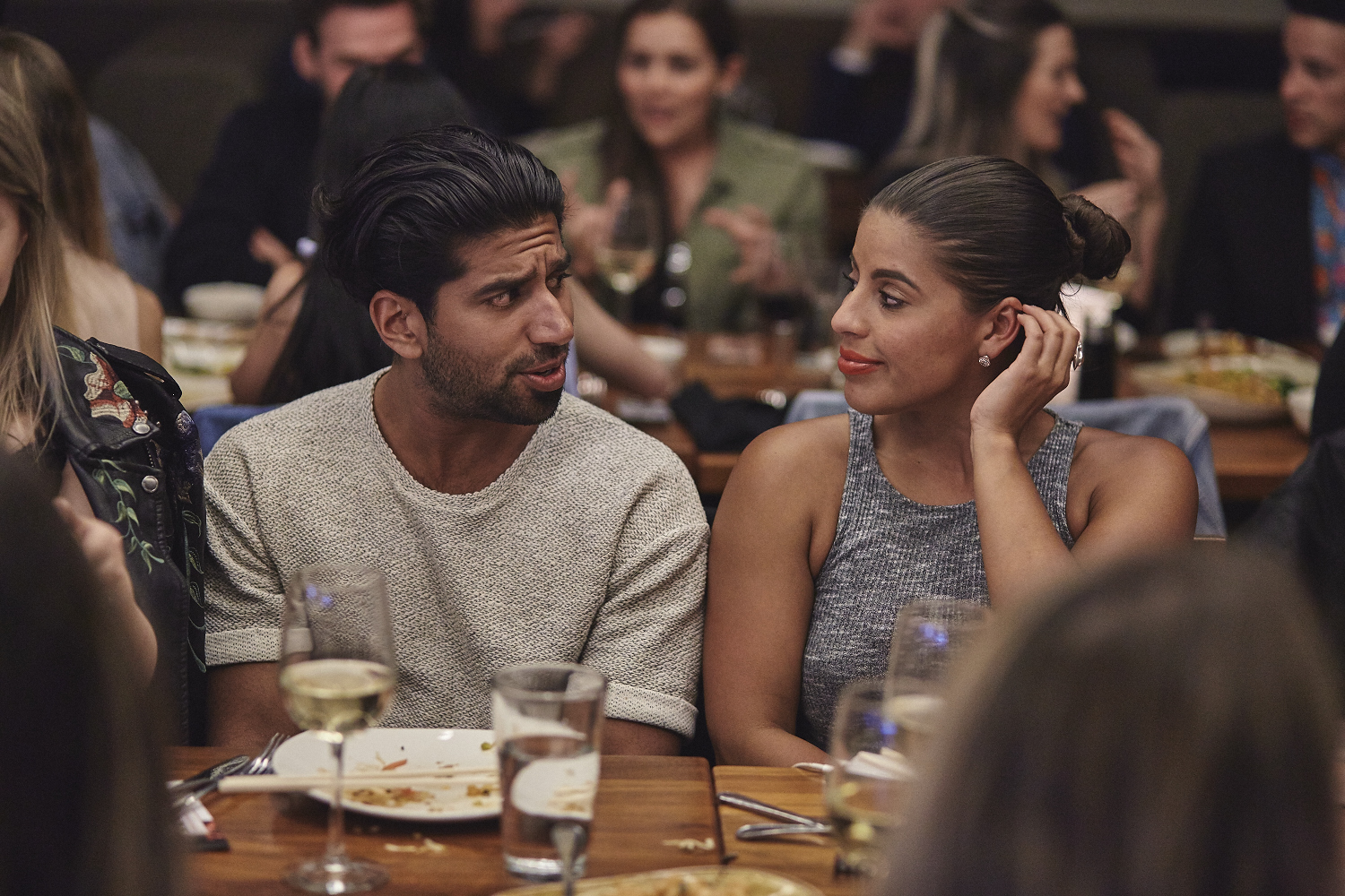 Une belle gang d'influenceurs rassemblée pour une tournée de sake bomb au PF Chang's