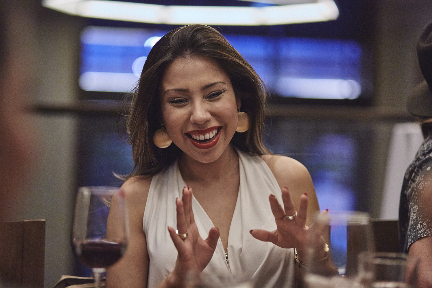 Une belle gang d'influenceurs rassemblée pour une tournée de sake bomb au PF Chang's