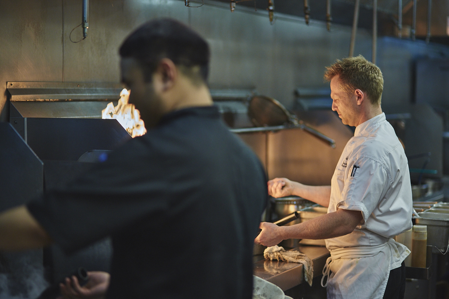 Une belle gang d'influenceurs rassemblée pour une tournée de sake bomb au PF Chang's