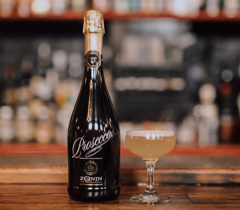 16 cocktails auxquels tu dois absolument goûter pendant Invasion Cocktail