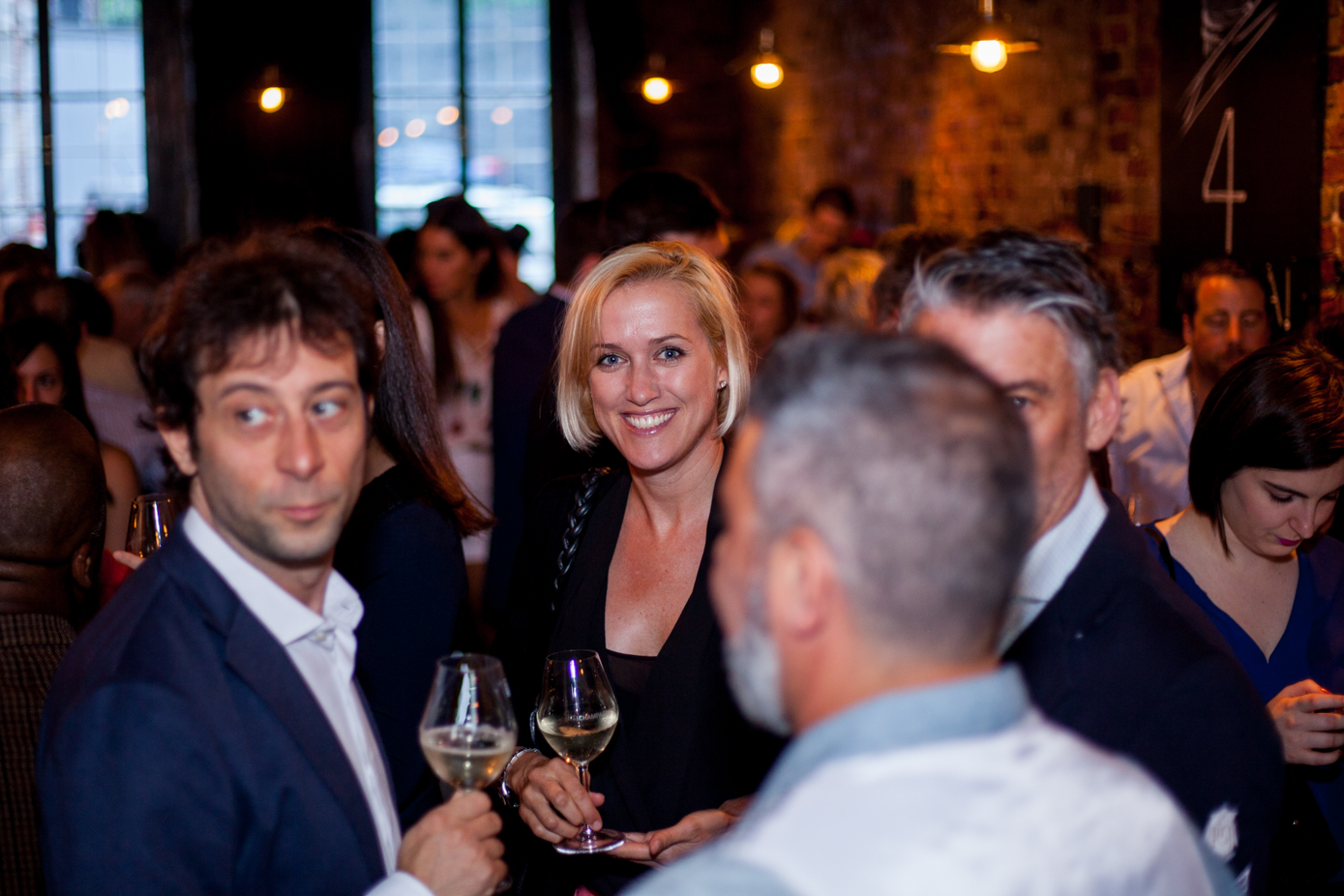 La Champagnerie fête 4 ans de sabrage avec un party de fête ultra luxueux