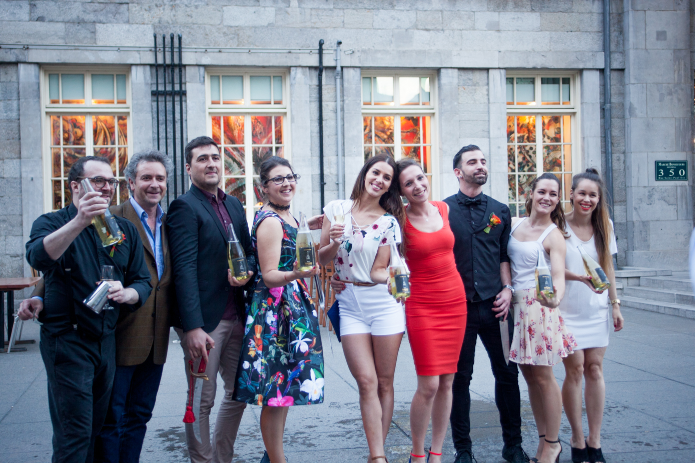 La Champagnerie fête 4 ans de sabrage avec un party de fête ultra luxueux