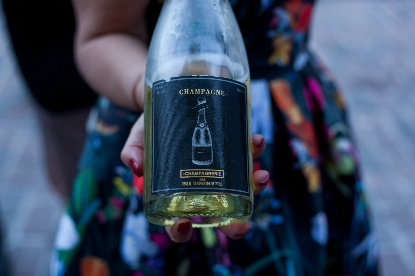 La Champagnerie fête 4 ans de sabrage avec un party de fête ultra luxueux