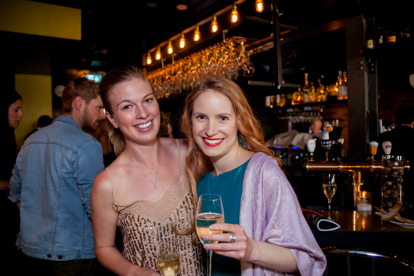 La Champagnerie fête 4 ans de sabrage avec un party de fête ultra luxueux