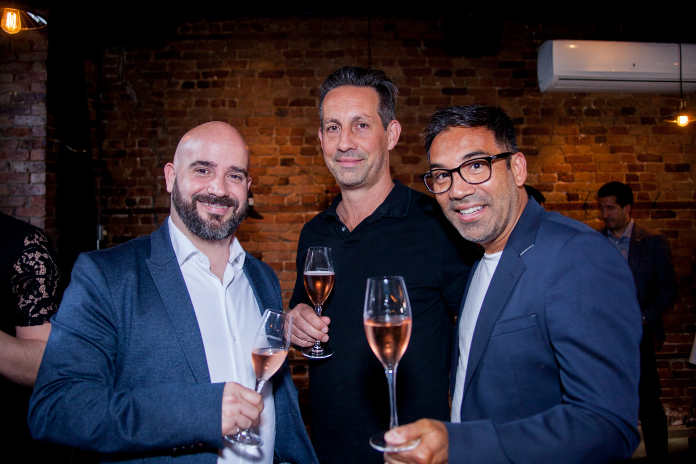 La Champagnerie fête 4 ans de sabrage avec un party de fête ultra luxueux