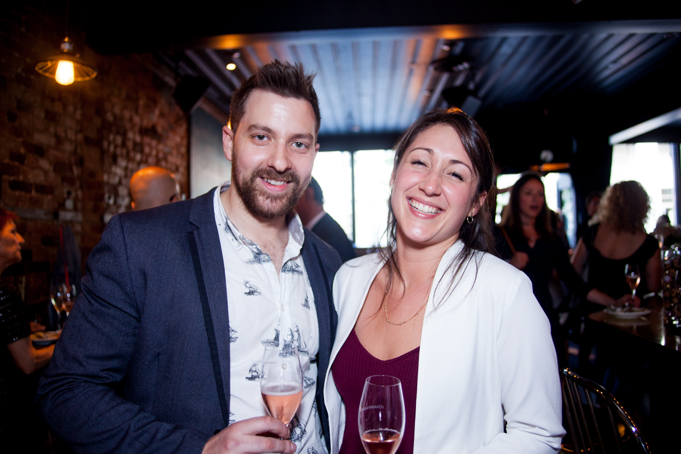 La Champagnerie fête 4 ans de sabrage avec un party de fête ultra luxueux