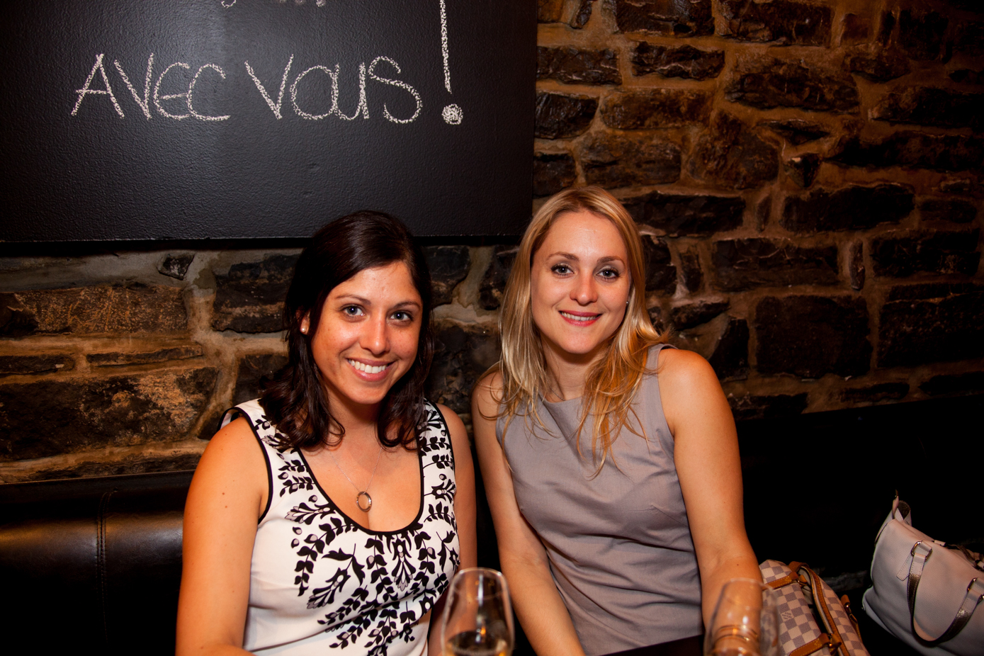 La Champagnerie fête 4 ans de sabrage avec un party de fête ultra luxueux
