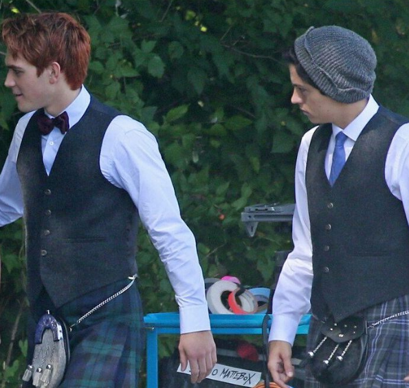 Un mariage se prépare dans la saison 2 de Riverdale (PHOTOS)