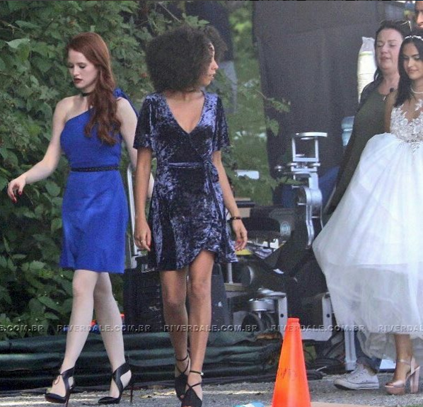 Un mariage se prépare dans la saison 2 de Riverdale (PHOTOS)