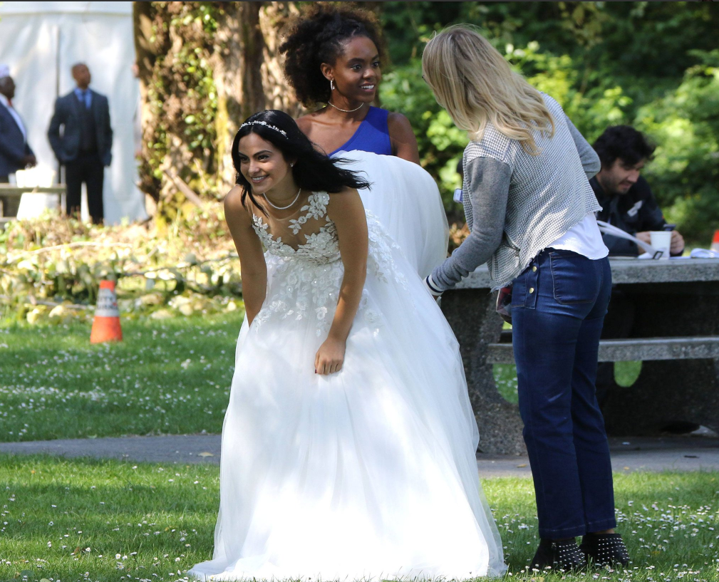 Un mariage se prépare dans la saison 2 de Riverdale (PHOTOS)