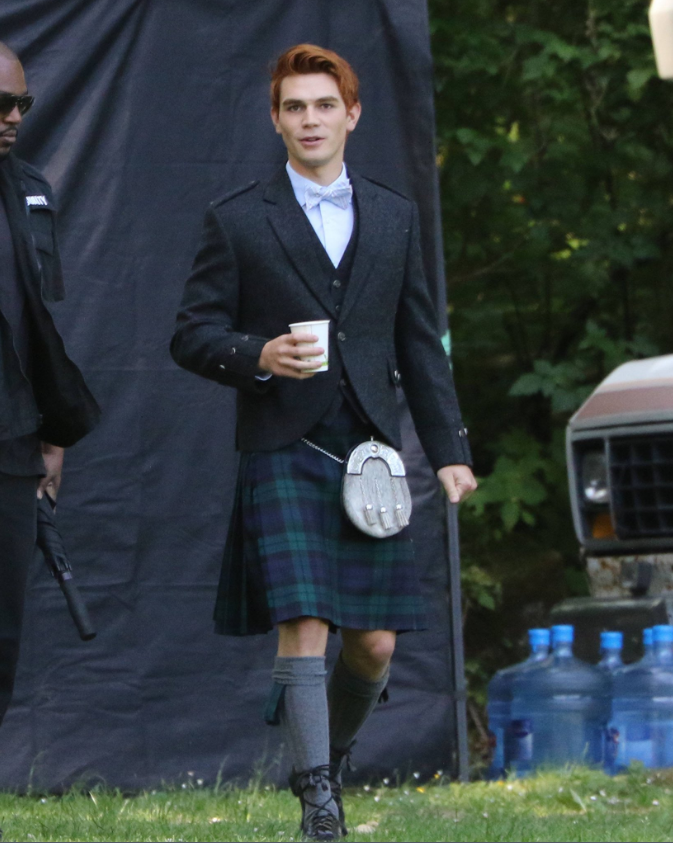 Un mariage se prépare dans la saison 2 de Riverdale (PHOTOS)