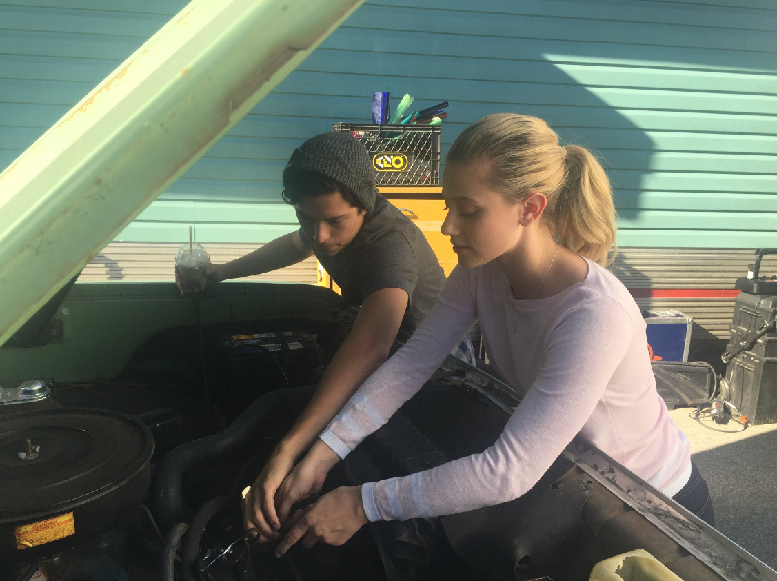 Un mariage se prépare dans la saison 2 de Riverdale (PHOTOS)