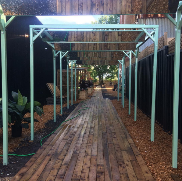 Un nouveau bar à ciel ouvert vient d'ouvrir ses portes sur le bord du canal de Lachine