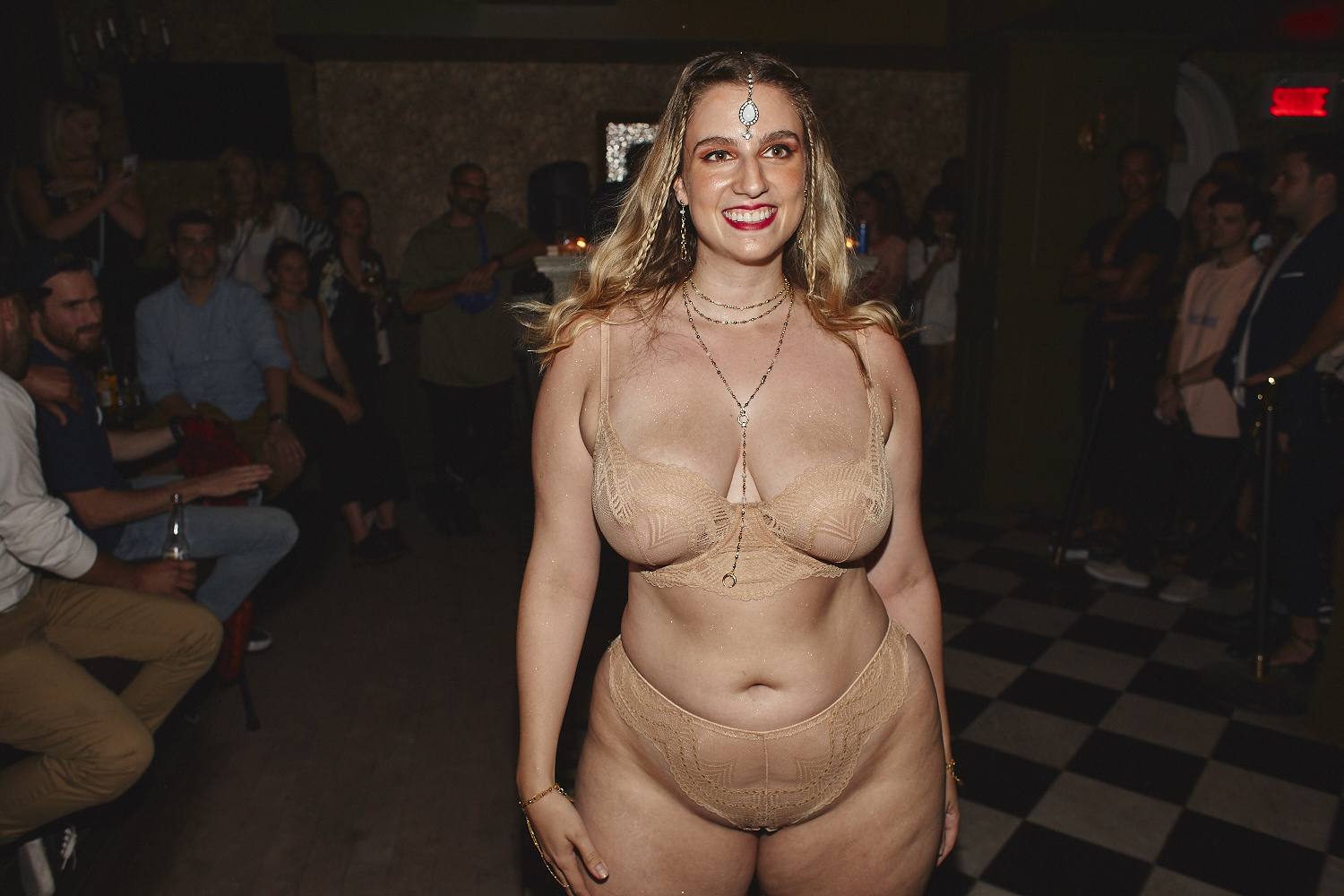 Sokoloff Lingerie présente un défilé sexy et diversifié pour sa nouvelle collection