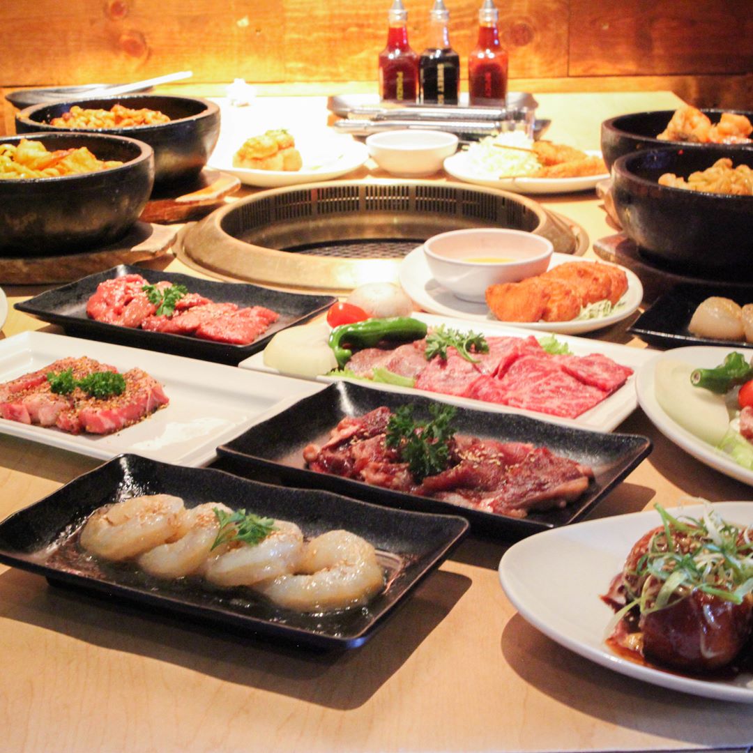 Un tout nouveau resto japonais où tu fais toi-même griller ta viande débarque à Montréal