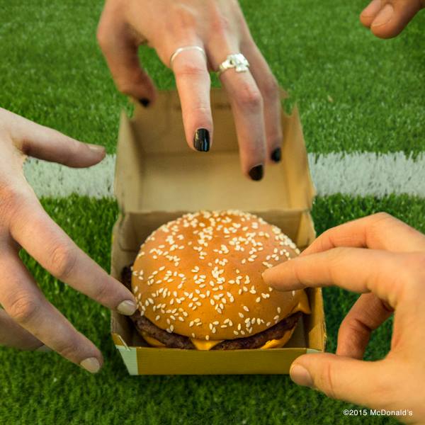 McDo offre le cheeseburger gratuit aujourd'hui seulement