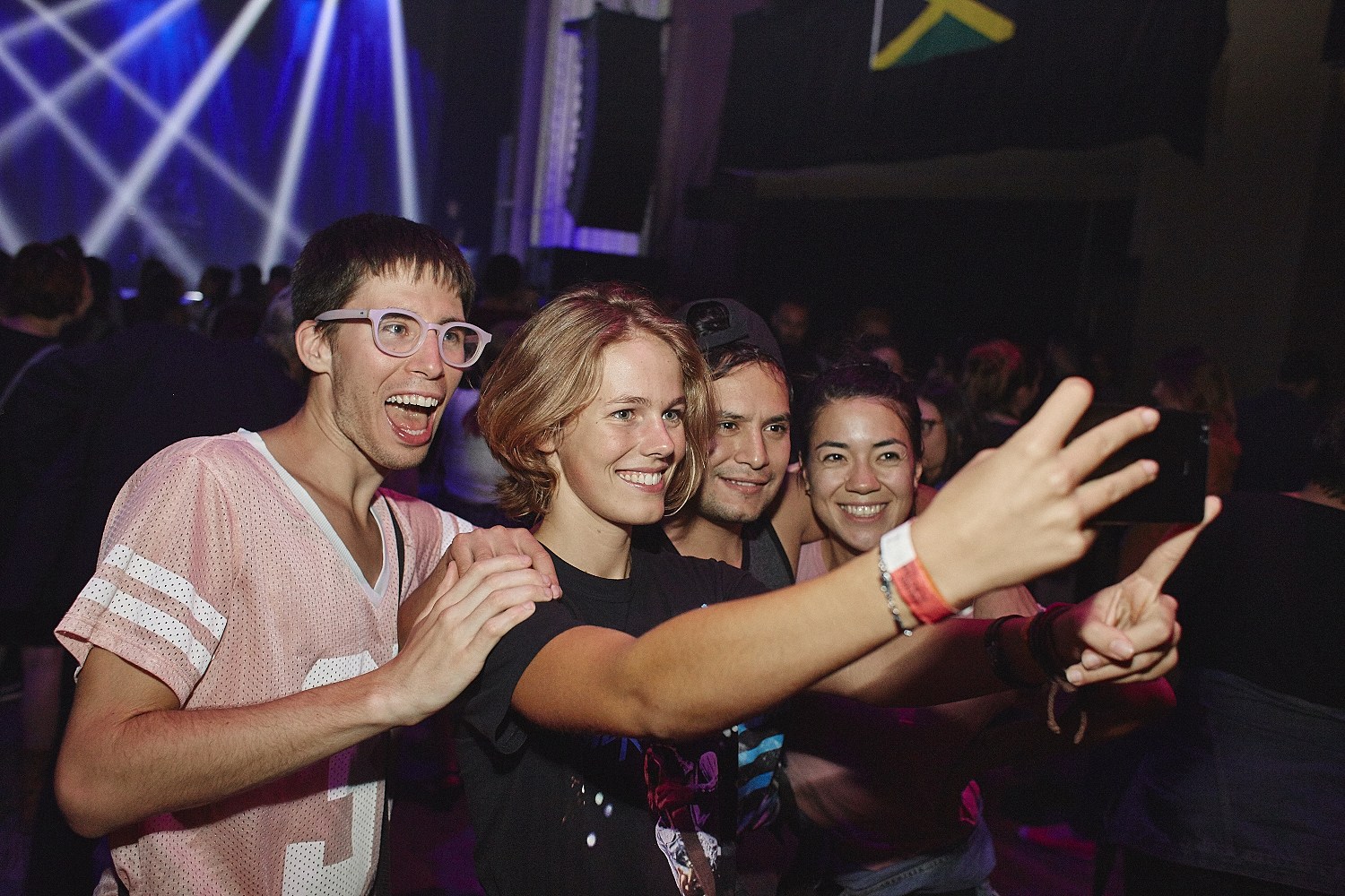 Le MTELUS s’offre un gros show d’ouverture gratuit en compagnie de centaines de Montréalais (PHOTOS)