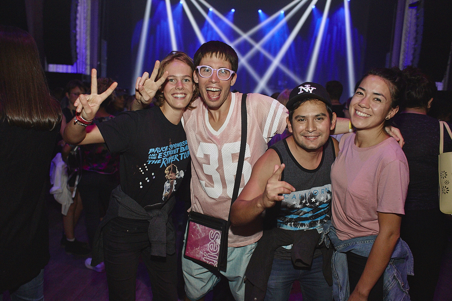 Le MTELUS s’offre un gros show d’ouverture gratuit en compagnie de centaines de Montréalais (PHOTOS)