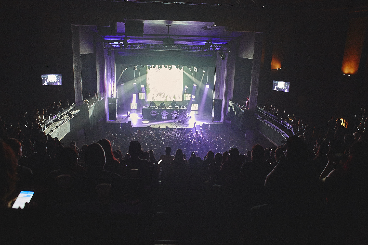 Le MTELUS s’offre un gros show d’ouverture gratuit en compagnie de centaines de Montréalais (PHOTOS)