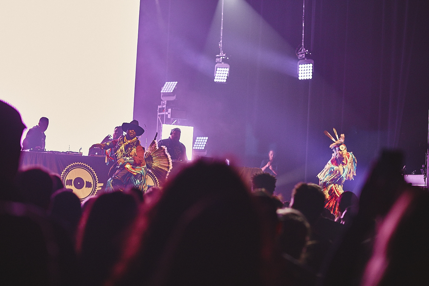 Le MTELUS s’offre un gros show d’ouverture gratuit en compagnie de centaines de Montréalais (PHOTOS)