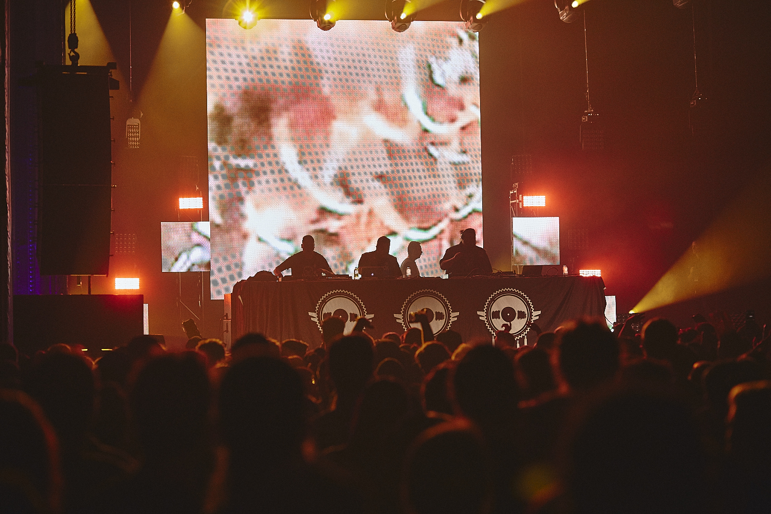 Le MTELUS s’offre un gros show d’ouverture gratuit en compagnie de centaines de Montréalais (PHOTOS)