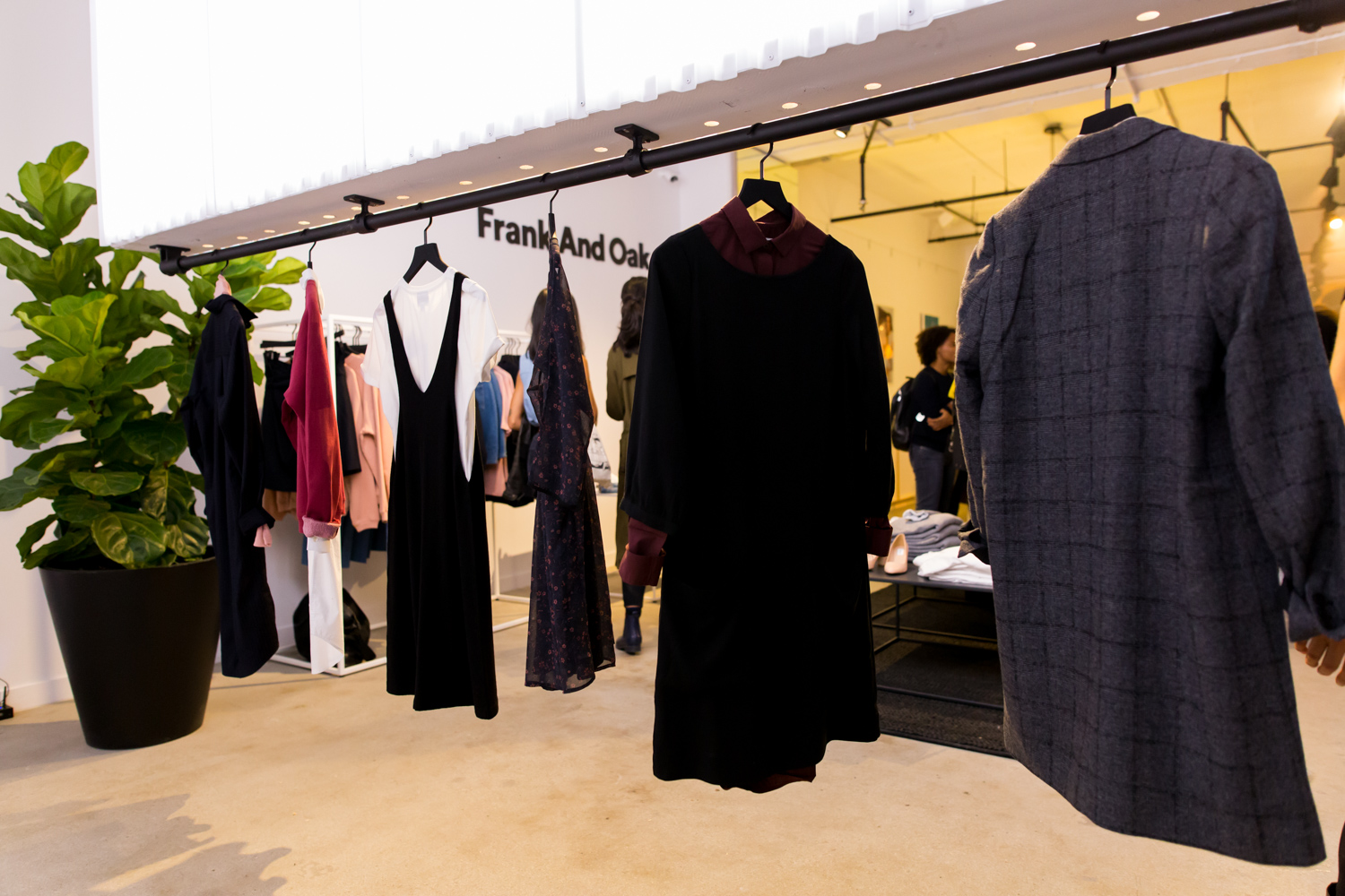 Frank and Oak lance sa toute première boutique pour femmes dans le Mile-End (PHOTOS)