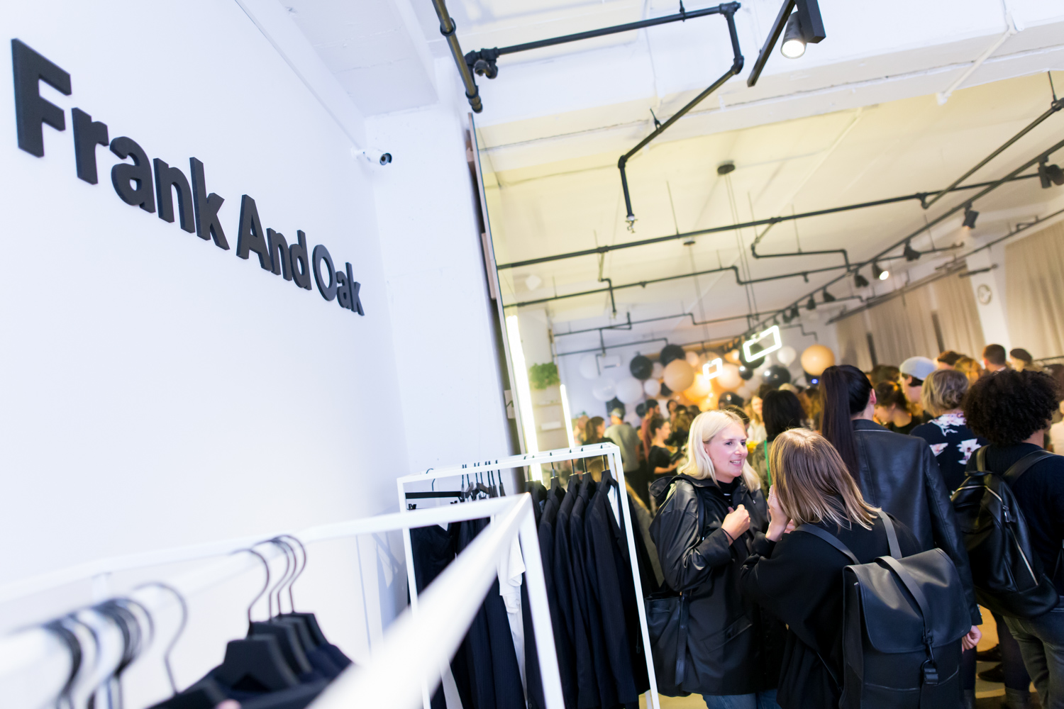 Frank and Oak lance sa toute première boutique pour femmes dans le Mile-End (PHOTOS)